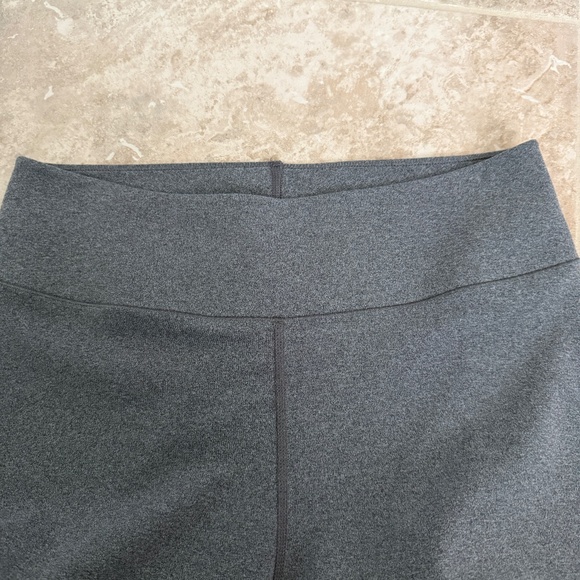 Like new exercise leggings/shorts - Picture 5 of 13